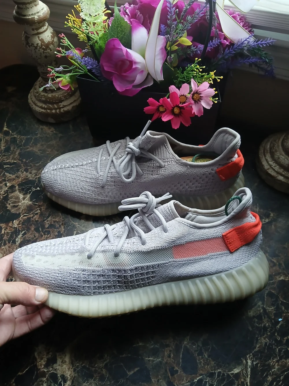 Yeezy Boost 350 V2 'Tail Light' Streetwear/Athletic Shoes Size 11.5 for Men